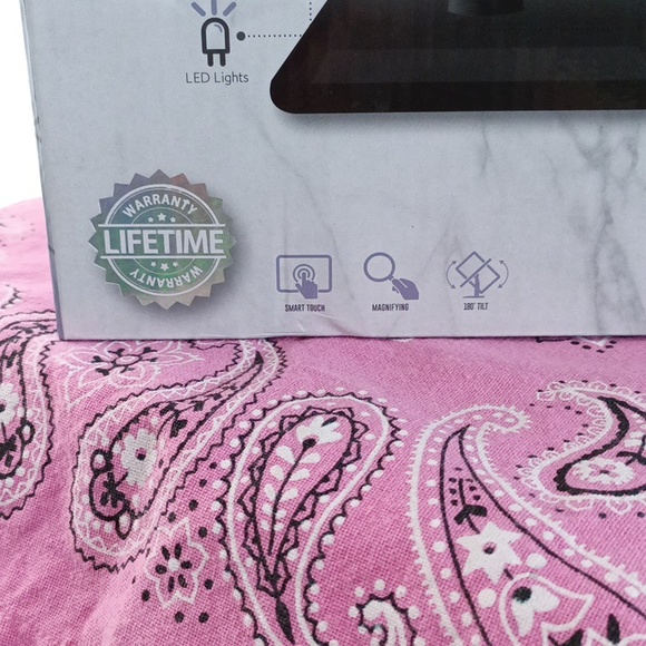 Smart touch tri-fold LED mirror - Picture 3 of 8